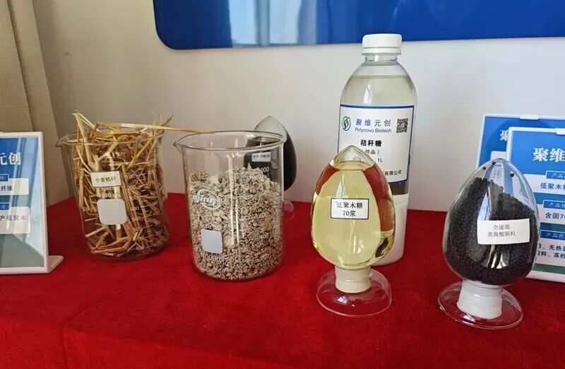 秸秆原料以及秸秆加工制成的产品。人民网 李欣阳摄