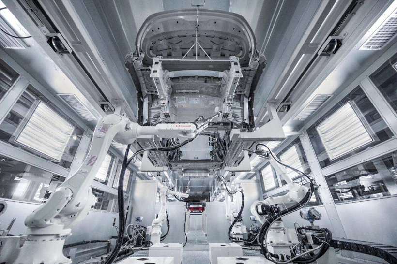 多卖172万辆，少赚800亿，中国汽车越卖越亏