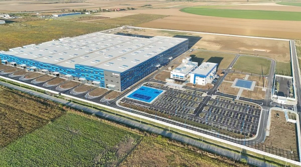 海天塞尔维亚基地量产落地：首批注塑机交付，筑牢欧洲市场布局