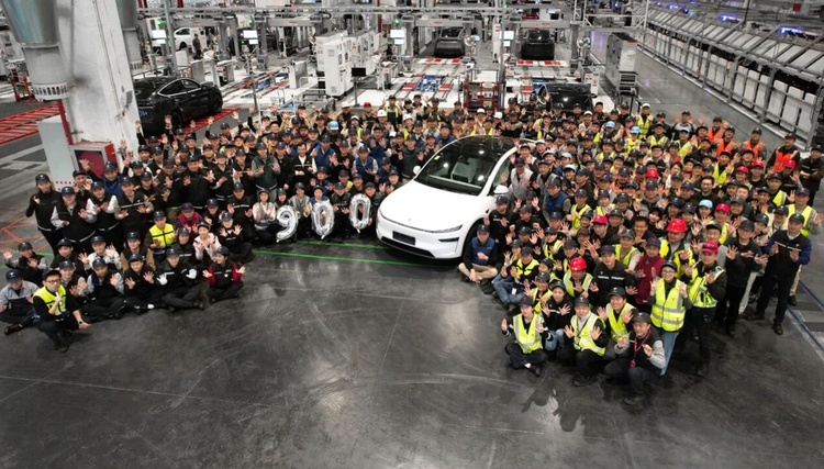 特斯拉全球第900万辆电动车在上海工厂下线!